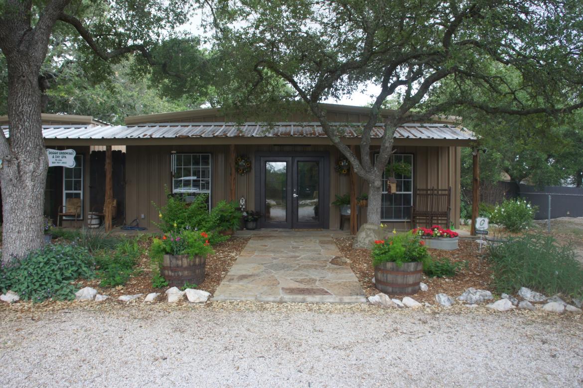 Jin's Bed and Biscuits Pet Resort and Boarding